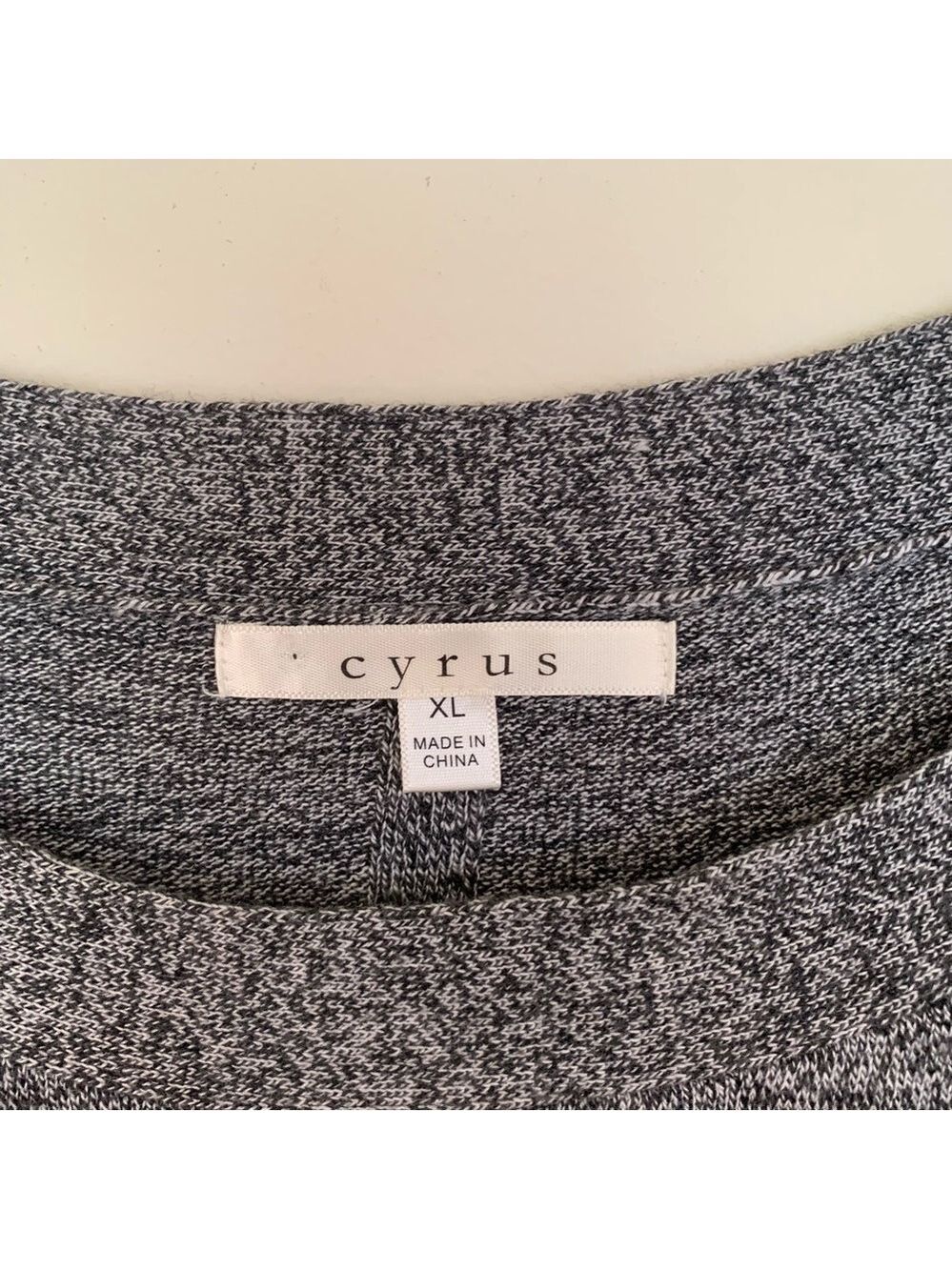 CYRUS Gray Heathered Long Sleeve Knit Tunic - Picture 3 of 13